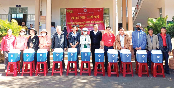 Hỗ trợ phụ nữ thực hiện các tiêu chí nước sạch và vệ sinh môi trường